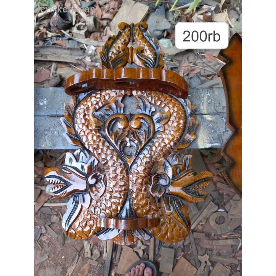 

jagrak keris isi 3 ukir naga kembar termurah dari jati finishingan termurah bk Keris sengkelat majapahit mataram kartosuro kartasura Surakarta Yogyakarta nagasasra sabuk inten keris kriss nogososro antik