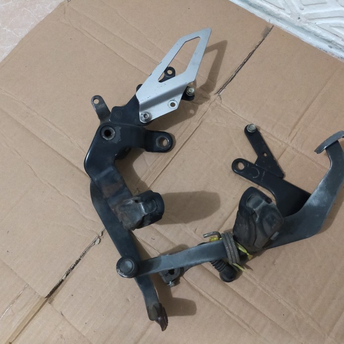 FOOTSTEP DEPAN SONIC 150 R GTR 150 FI