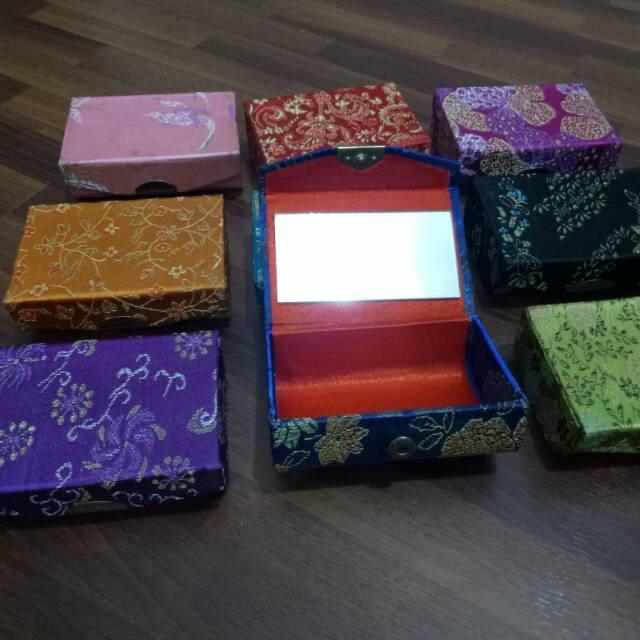 

Box Plakat / Box Lipstik / Sovenir