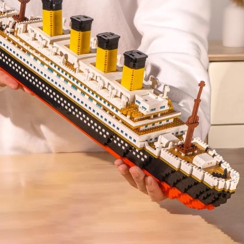 BM11J BesarMainan kapal Titanic 6000 pcs /Mini Bricks Model Titanic Cruise Ship Mode