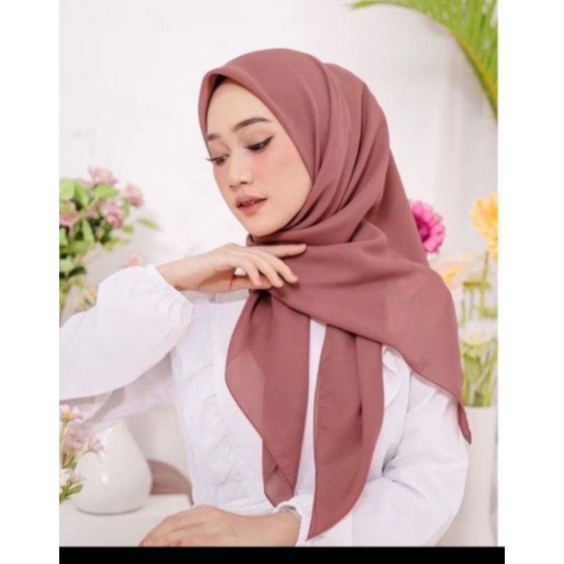 Hijab Paris Jadul Segi Empat /  Hijab Segi Empat Paris Jadul Varisha | Azara | Red rose