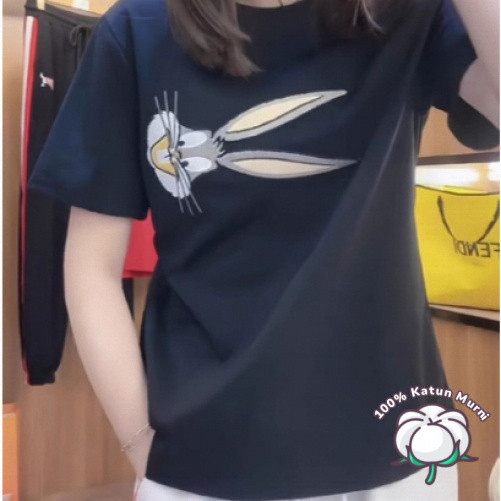 Kaos Hitam Motif Bunga