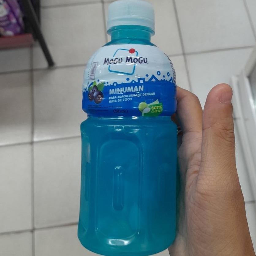 

Mogu Mogu Minuman dengan Nata De Coco Rasa BLACKCURRANT / BUBBLEGUM 320ml