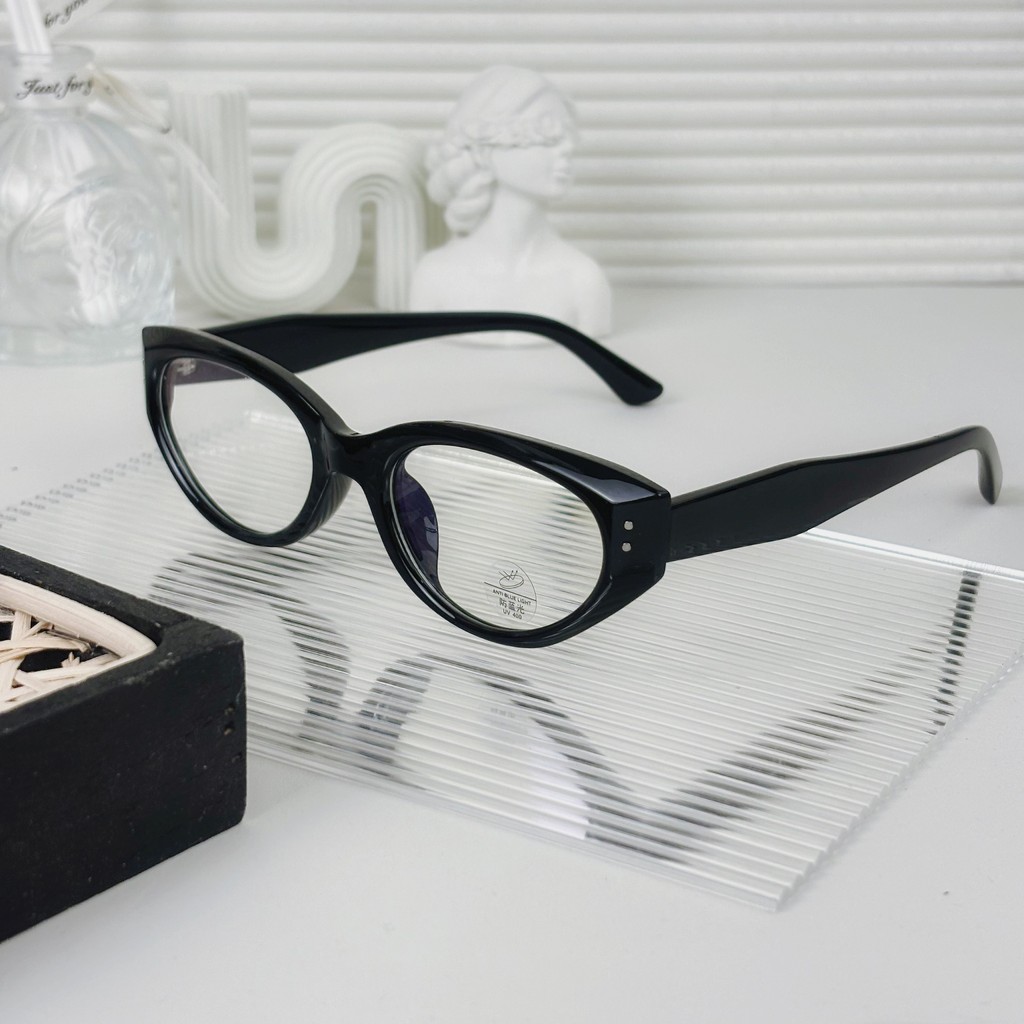 Kacamata Wanita Retro Cat Eye Anti Radiasi Biru Frame Hitam Ringan untuk Wajah Bulat Terasa Mewah