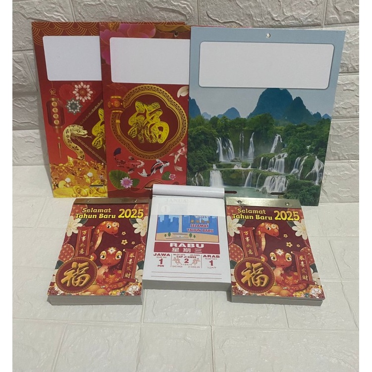 

1 SET KALENDER HARIAN SOBEK SEDANG MURAH BIASA 13X18CM+ TATAKAN UK 30X20CM 2025 - TTK MIX+HARIAN