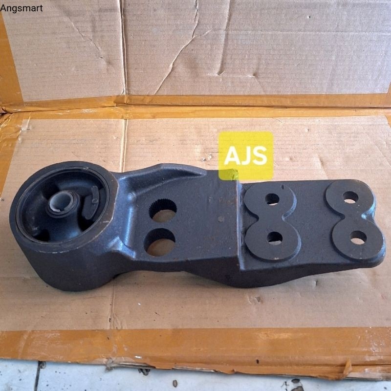 Bracket Cabin Kabin + Bushing HINO LOHAN 51701-E0020 51702-E0020