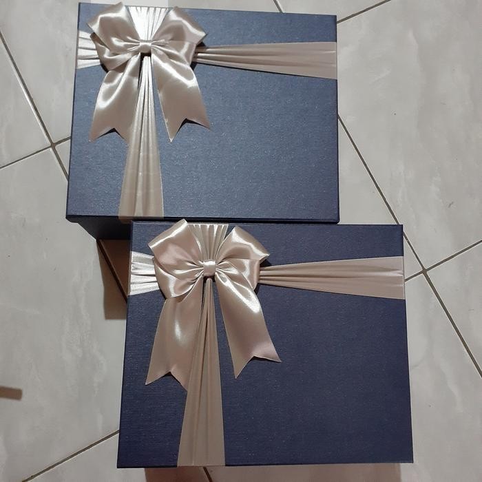 

KOTAK KADO HADIAH JUMBO BOX HAMPERS volume 7 kg - 30x30x30cm