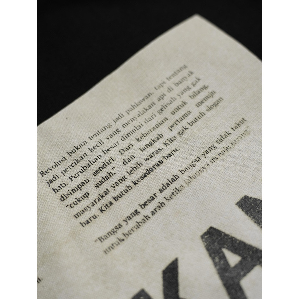 LIM_STORE Kaos Pasukan Revolusi By Ferry Irwandi