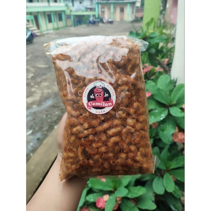 

1kg Makaroni Bantet Pedas Gurih Daun Jeruk Sentral ONAH Khas Dari Garut