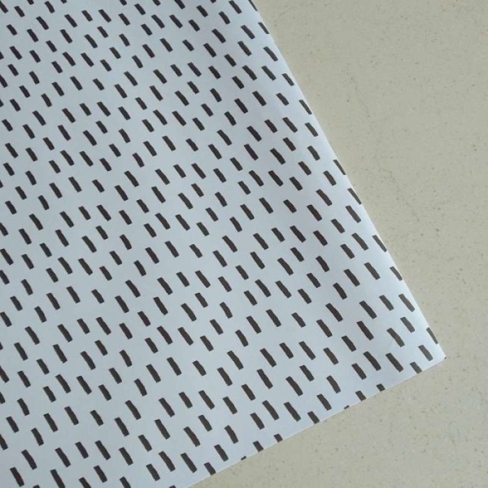 

Kertas Kado Premium Wrapping Motif Strip Hitam Warna Putih