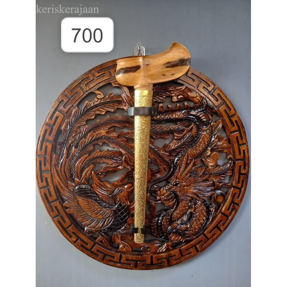 

blawong naga bulat diukir detail diatas kayu jati termurah bk Keris sengkelat majapahit mataram kartosuro kartasura Surakarta Yogyakarta nagasasra sabuk inten keris kriss nogososro BalineseJawa Java antik