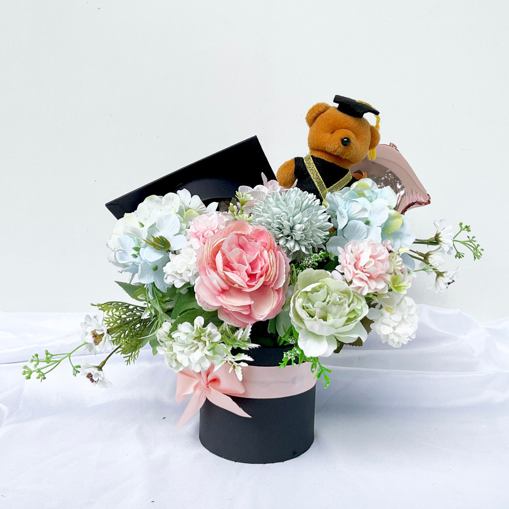 Buket Bloom Box Bunga Wisuda Boneka Toga Artificial Flower Bouquet Graduation Petal