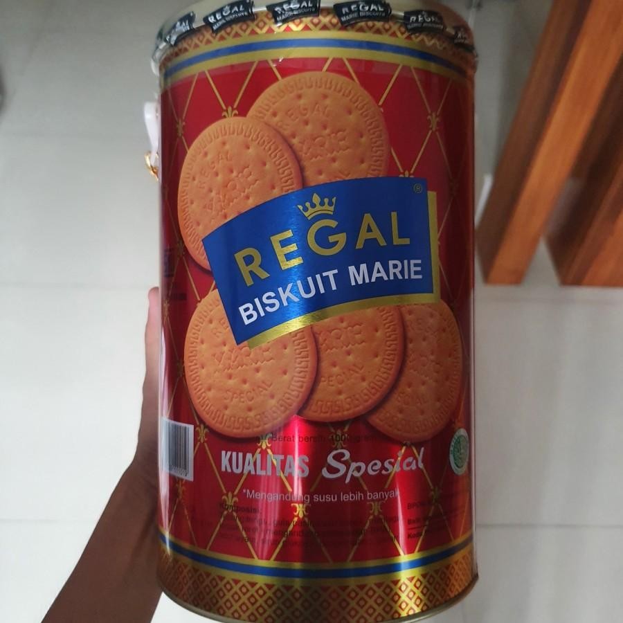 

Regal Marie Biscuit Kaleng Biscuit Susu Ukuran 1000gr / 550gr
