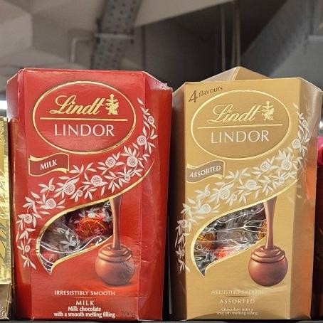 

Lindt Lindor Chocolate with Filling Coklat Import 200gr Milk / Assorted