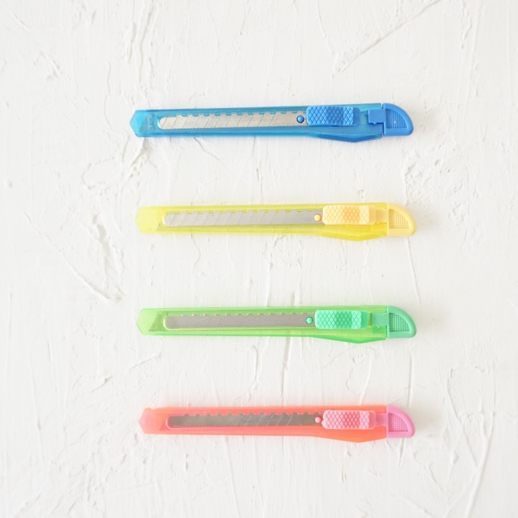 

PISAU CUTTER / PEMOTONG KERTAS / CUTTER KECIL