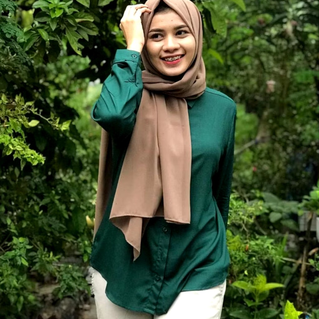 Kemeja Wanita Motif Polos Hijau Botol Bahan Rayon Twill Tangan Panjang