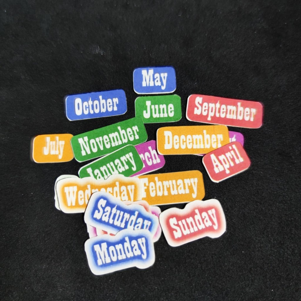 

STIKER NAMA HARI DAN BULAN BAHASA INGGRIS ISI 19 PCS BISA PILIH WARNA CUTE