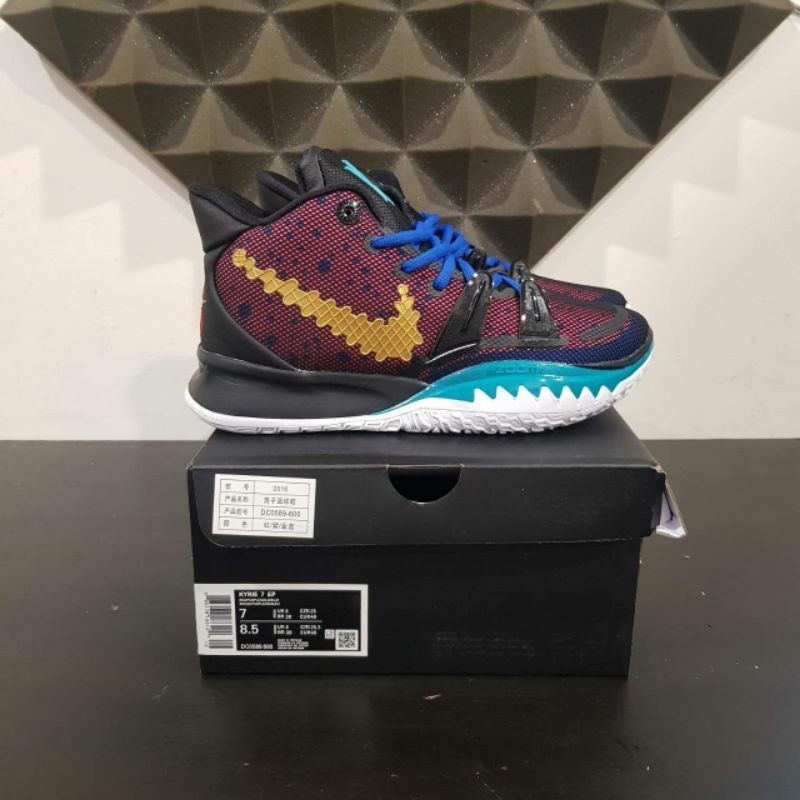 sepatu basket Nike Kyrie 7 CNY bred