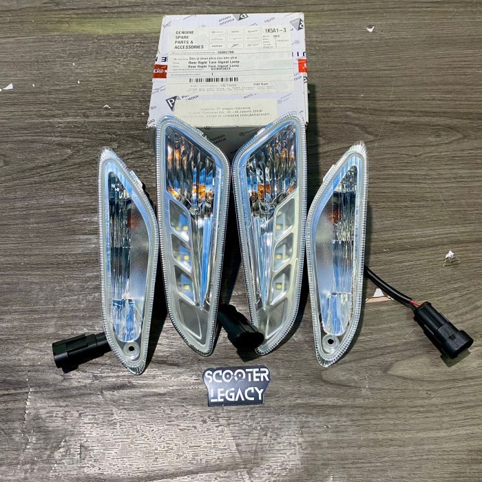 Lampu Sein Depan Belakang Set Original Piaggio Vespa Sprint Primavera 3V Iget ABS