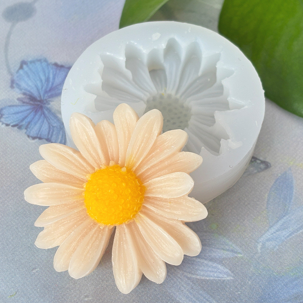

1pc Daisy Silicone Candle Mould. Handmade Aromatherapy Candle DIY Silicone Mold,Decoration Candle Mould