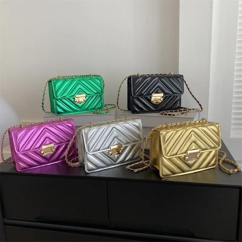 Fashionable Women's Quilted Leather Crossbody Bag with Chain Lock Square Shoulder Bag Single Strap S