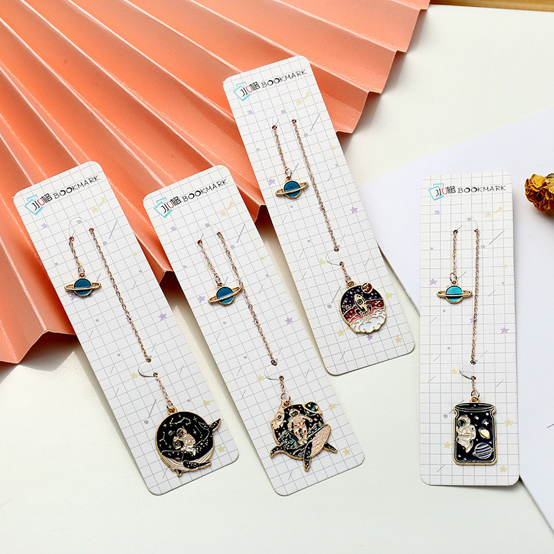 

Space-Themed Astronaut Shaped Metal Bookmark - Creative Page Clip with Iron Construction - Stationery Accessory for Book Lovers