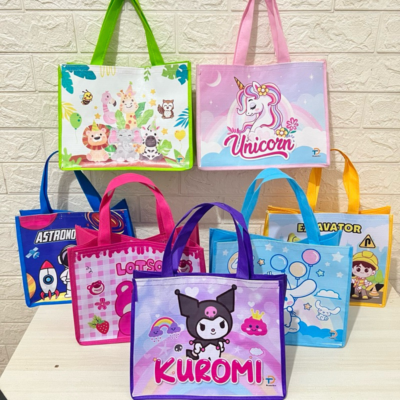 

cod tas karakter Tas Goodiebag anak aneka animasi favorit anak T20cm P25cm L13cm