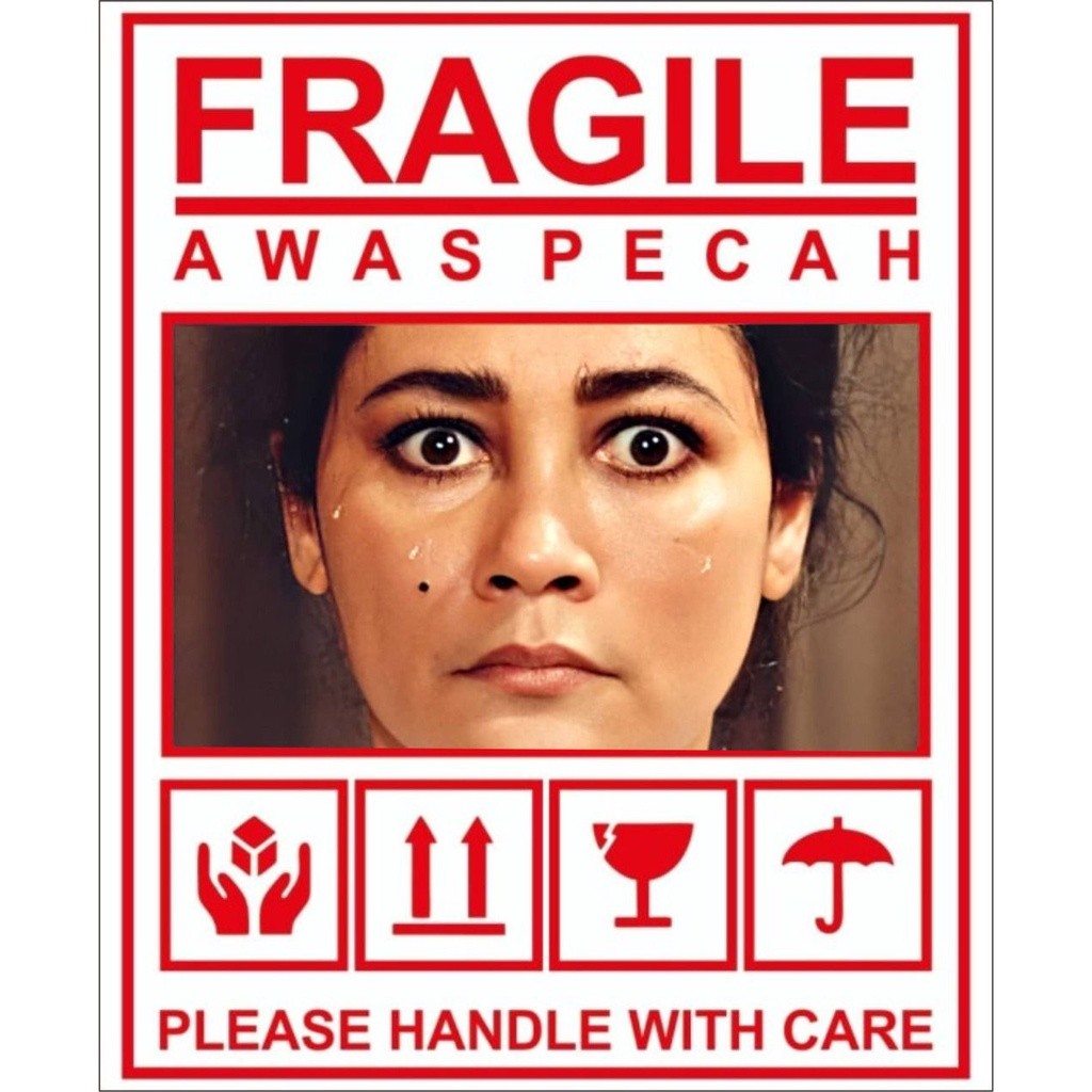 

Stiker Fragile Unik | Stiker Fargile Jangan Di Banting | Fragile Handle With Care Custom Suzana | Stiker Mudah Pecah Belah ANEKA VARIAN TERMURAH SATUAN