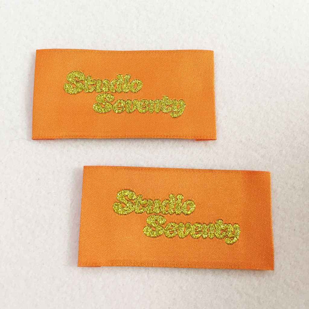 

Custom Brand Logo Garment Clothing Damask Woven Label Main Label Neck Label Fabric Label Tag for Clothes Shoes Bags