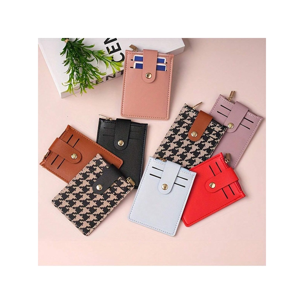 

Sturdy Card Holder Buckle - Fashionable Space-Saving Vertical Design Perfect for Organized Travel and Convenient Shopping