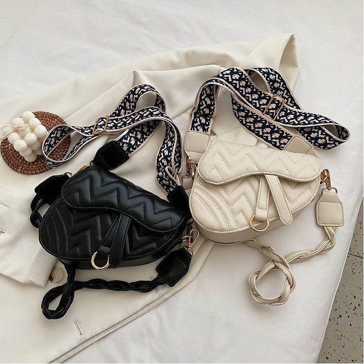 DEIRU 734 TAS SELEMPANG WANITA IMPORT SADDLE BAG KEKINIAN