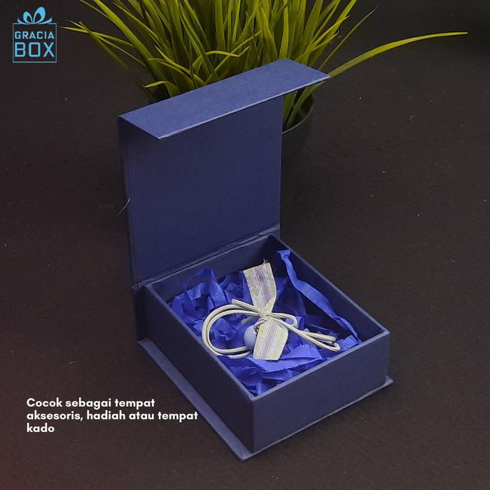 

BOX HAMPERS - BOX CORPORATE GIFT-GIFT BOX Ukuran 10 cm x 8 cm x 3.5 cm - Dark Blue