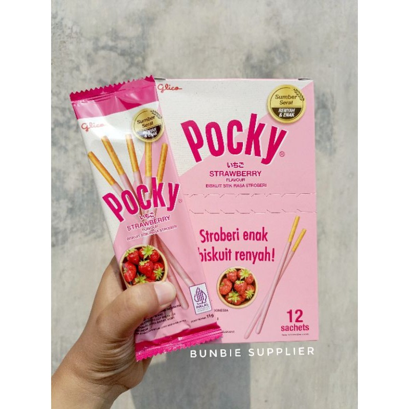 

Pocky Stick Strawberry / Cokelat Isi 12 pcs (BOX) / Biskuit Pocky Stik Rasa Stroberi & Cokelat
