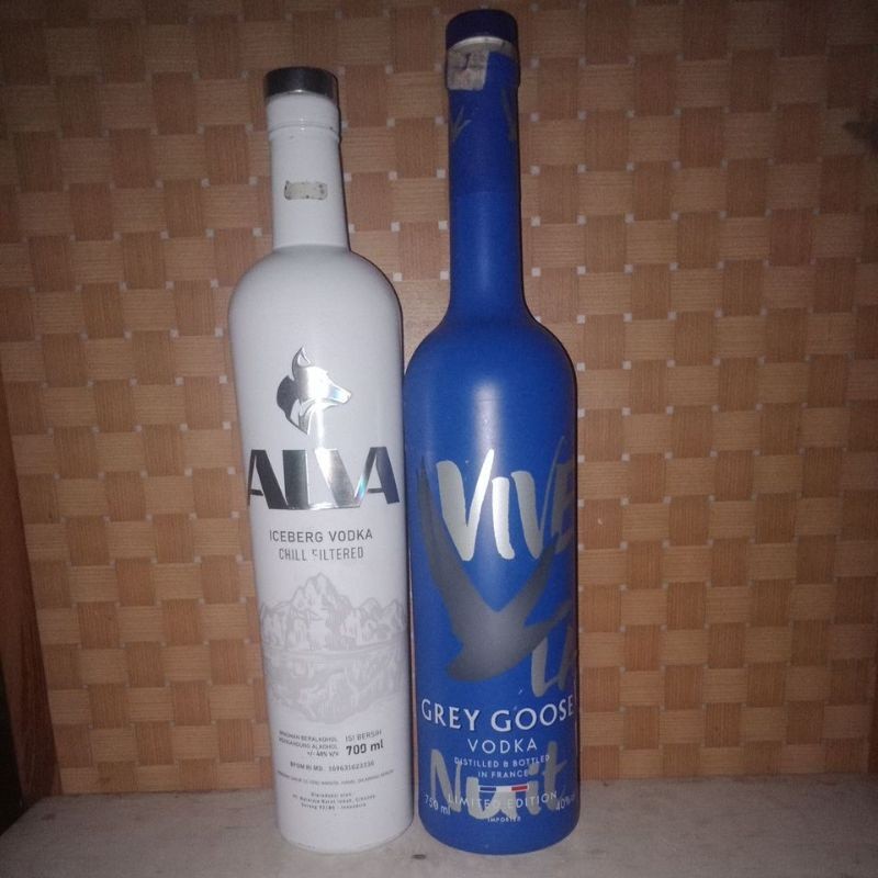 BOTOL BEKAS MIRAS VODKA / BOTOL KOSONG PAJANGAN UNIK / BOTOL BEKAS MINUMAN KERAS VODKA