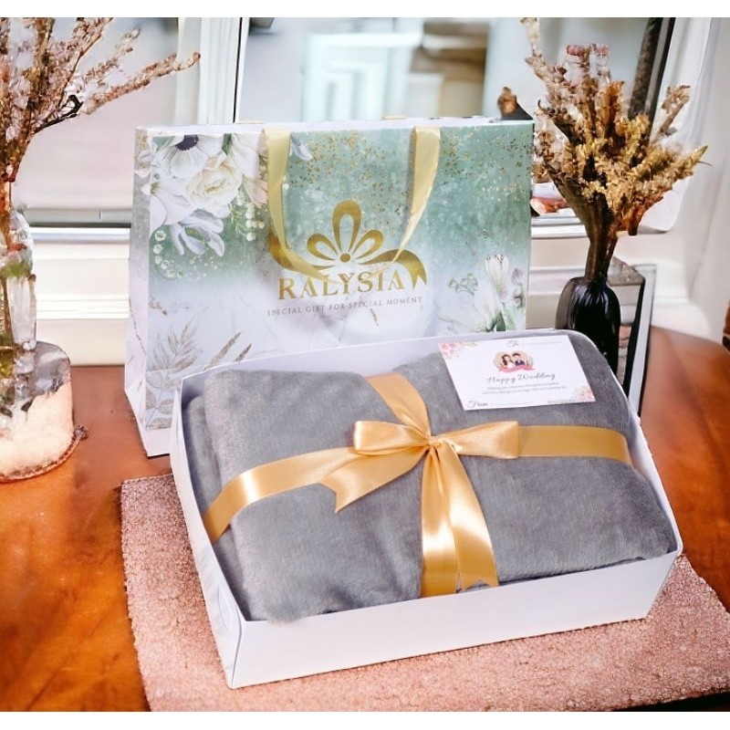 

HAMPERS SELIMUT BULU TERMURAH RALYSIA.ID / KADO PERNIKAHAN / ANNIVERSARY / SESERAHAN PENGANTIN / WEDDING GIFT / IDUL FITRI / ULANG TAHUN / KADO WISUDA / HARI IBU / BIRTHDAY / WEDDING /HADIAH KADO GURU / LEBARAN / HADIAH NATAL / SOUVENIR