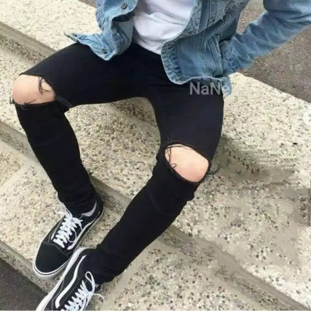 Celana jeans sobek pria yg paling kekinian- Celana Jeans Sobek Pria Hitam - Ripped Jeans - Silet 1 L