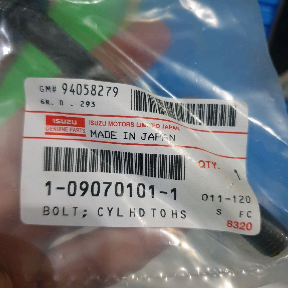 BOLT CYLINDER HEAD 6BD1T / 6BG1T ORI 1-09070101-1 (PANJANG)