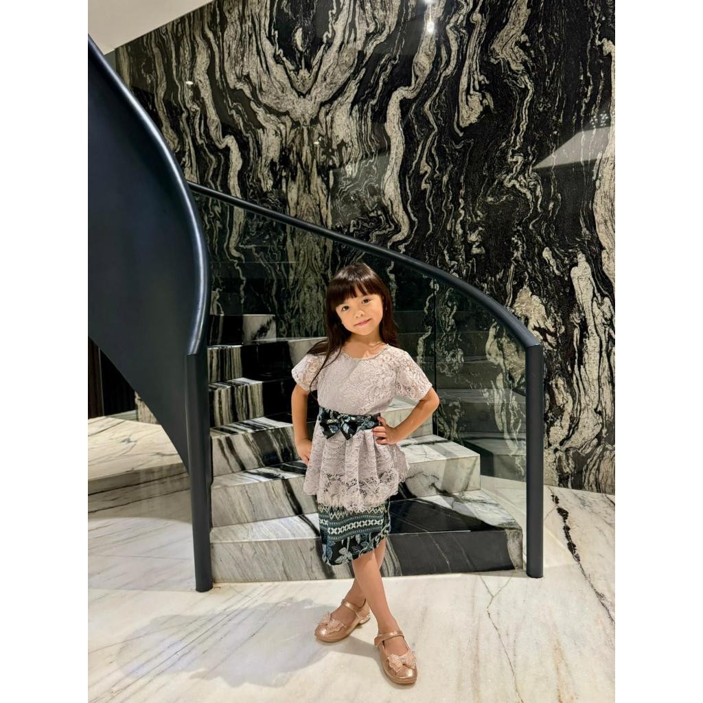 Setelan Kebaya Anak Rempel ZARA Brukat Corneli + Rok Batik Silk Prada