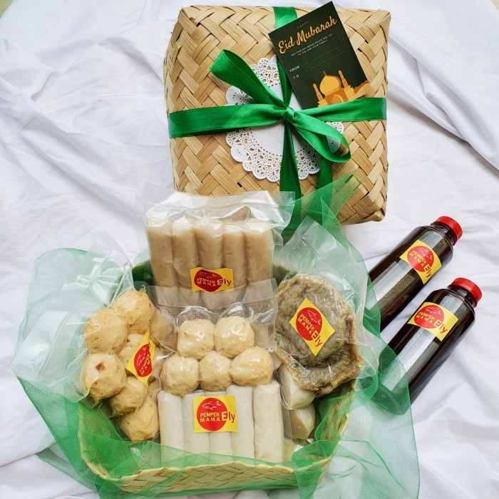 

DISKON Parcel Hampers Lebaran Idul Adha set besek paket gift makanan pempek - Aisha (20pcs)