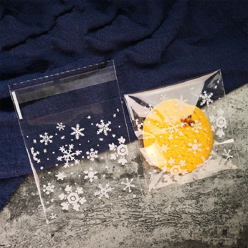 

50Pcs Snowflake Christmas Plastic Candy Cookie Biscuits Snack Packaging Bag Adhesive Gift Bags for Home Wedding Birthday Party