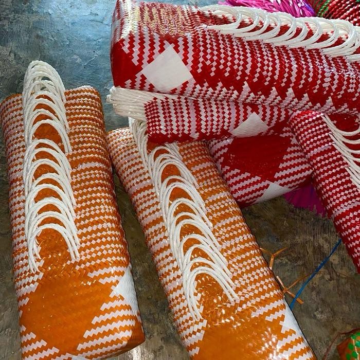 

Promo Tas Anyaman plastik kaca sedang(m) full mengkilap 25pcs/tas hajatan/tas belanja terlaris