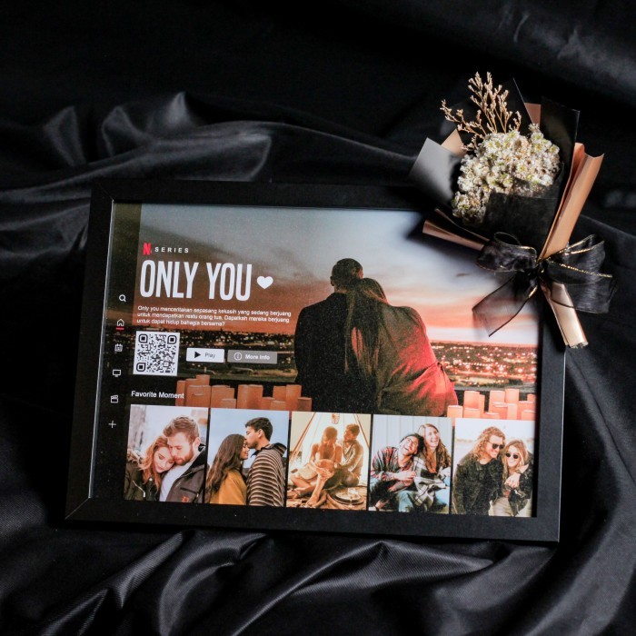 

Hampers Frame Foto Video QR Kado Hadiah Unik Keluarga Wedding Pacar