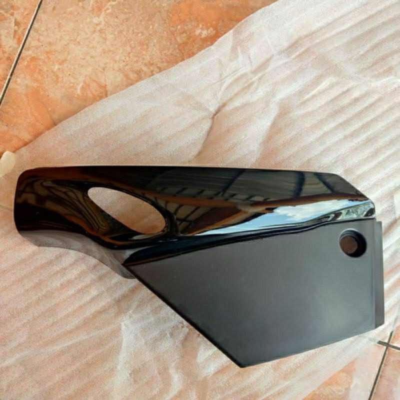 Cover tutup bok aki/box aki yamaha Fiz R/vega R lama tempong aki bok aki vega r lama old hitam