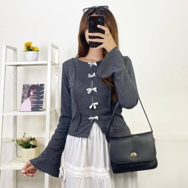 Jiso Crop Top Blouse Premium Wanita Kekinian Fashion Korean Style Blus Cewek Hijab dan Non Hijab