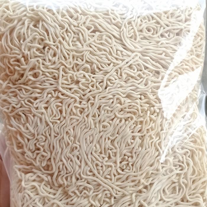 

MIE AYAM MENTAH 1200 gram tanpa di gulung