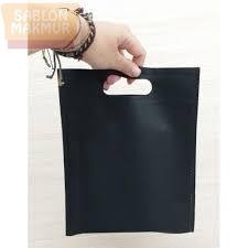 

Spundbond Oval Hitam 20x25 Tas Soivenir Murah Tebal Harga Grosir