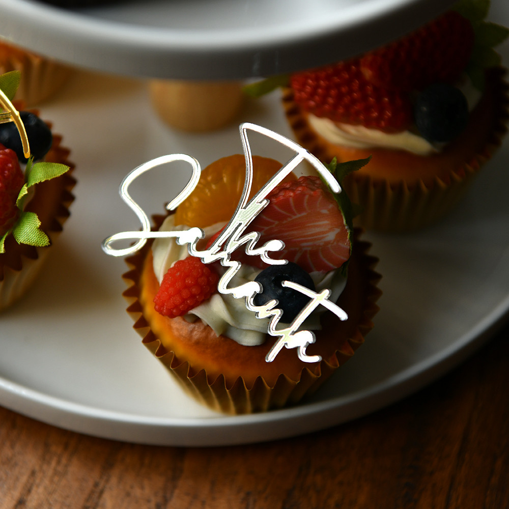 

Personalized Acrylic Name Mini Cupcake Topper Decoration, Mr and Mrs, Wedding Party Labels, Welcome Baby Shower Decorations