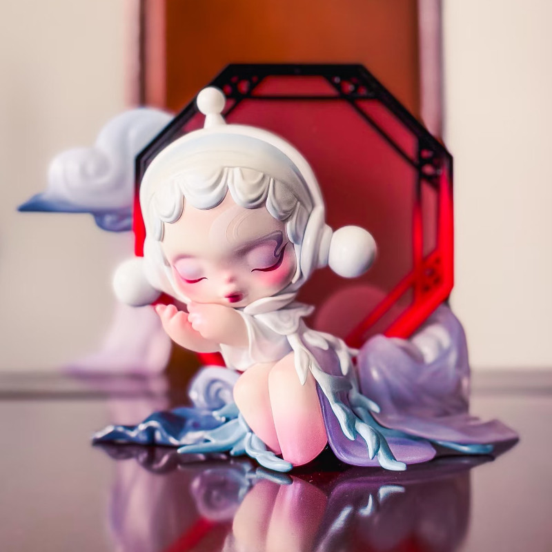 Skullpanda in The Mirror Porte MONA Figure France Exclusive Baby Doll Aisling Figure Vintage Valenti