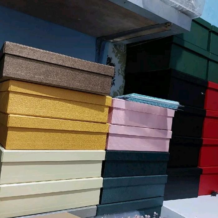 

Kotak kado/kotak uang ukuran 15.9x7x3.5 cm - hitam