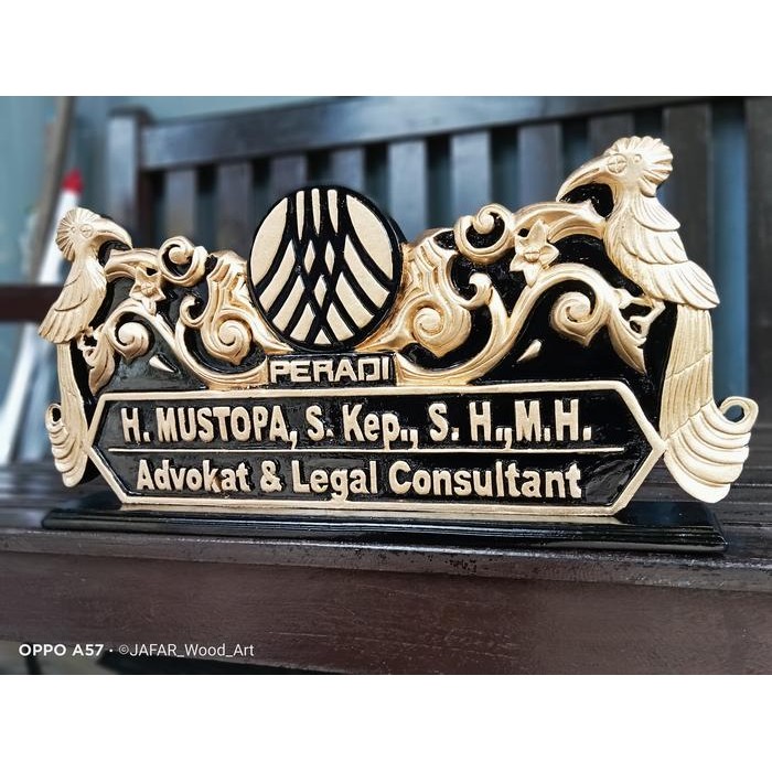 

papan nama meja ukir kayu jati-papan nama jabatan logo advokat peradi